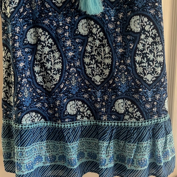 Right on time for spring and summer crown and Ivy, cute colorful mini dress - Picture 4 of 4